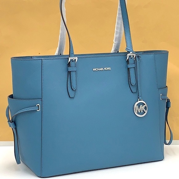 MICHAEL KORS
Gilly Large Saffiano Leather Tote Bag TEAL COLOR - Picture 2 of 15
